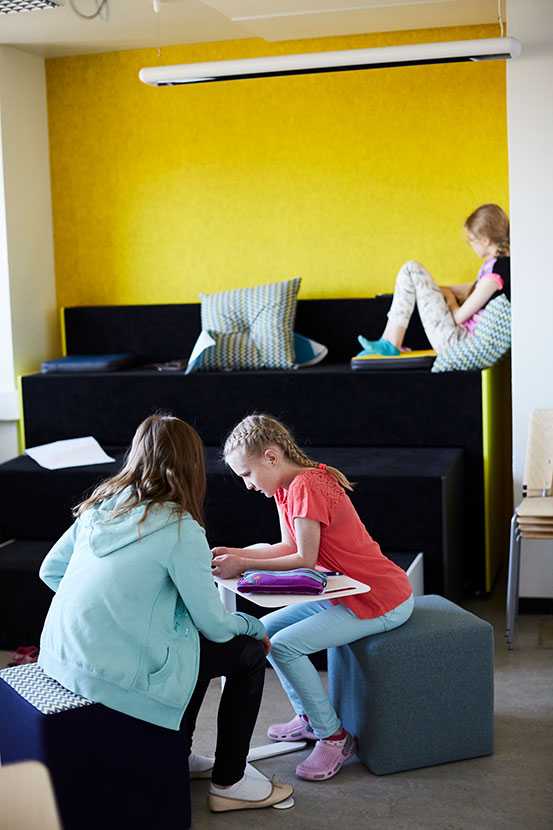 Pupils at English School in Helsinki studying on Martela's Beatbox and Bit stools