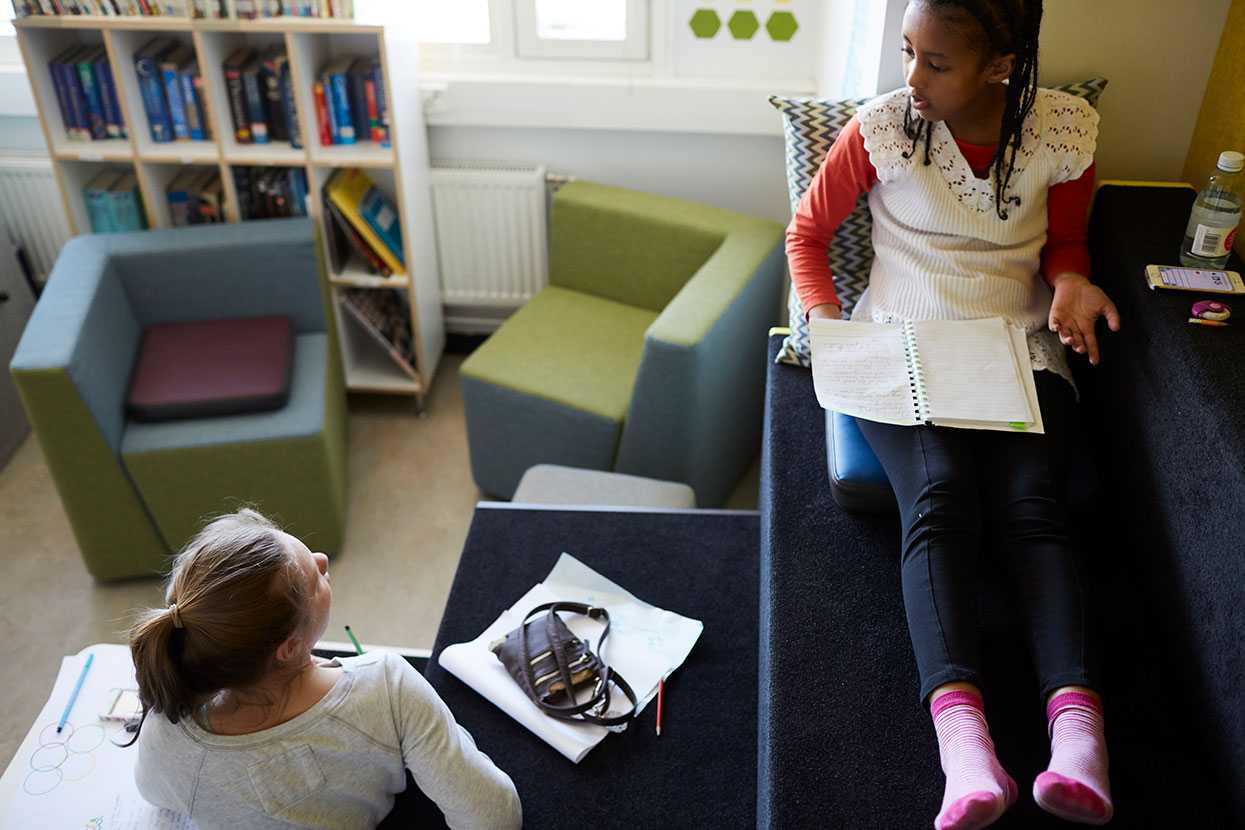 Pupils at English School in Helsinki studying on Martela's Beatbox