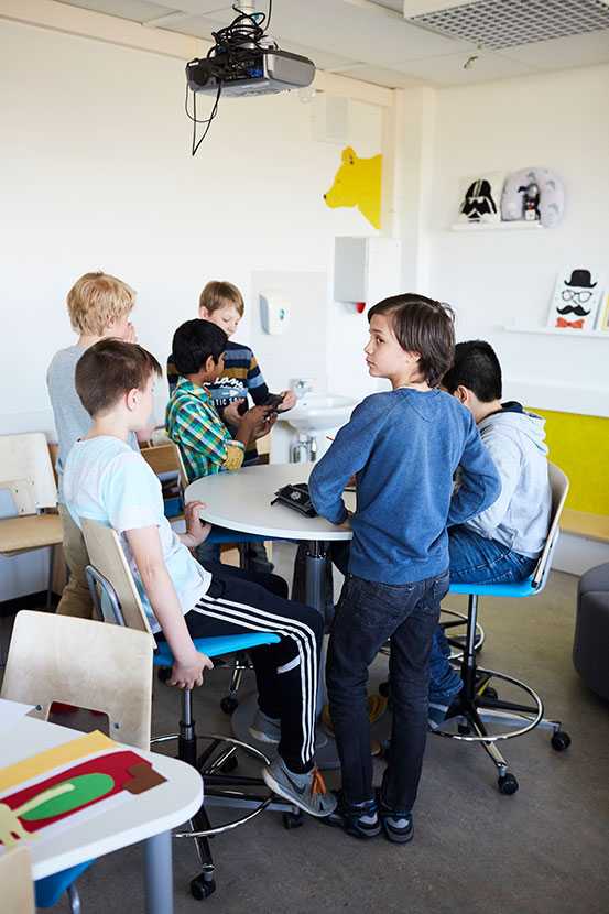 Pupils at English School in Helsinki studying on Martela's Grip chairs and Spot table