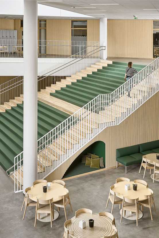 Staircase in Etelä-Nummela school and daycare centre