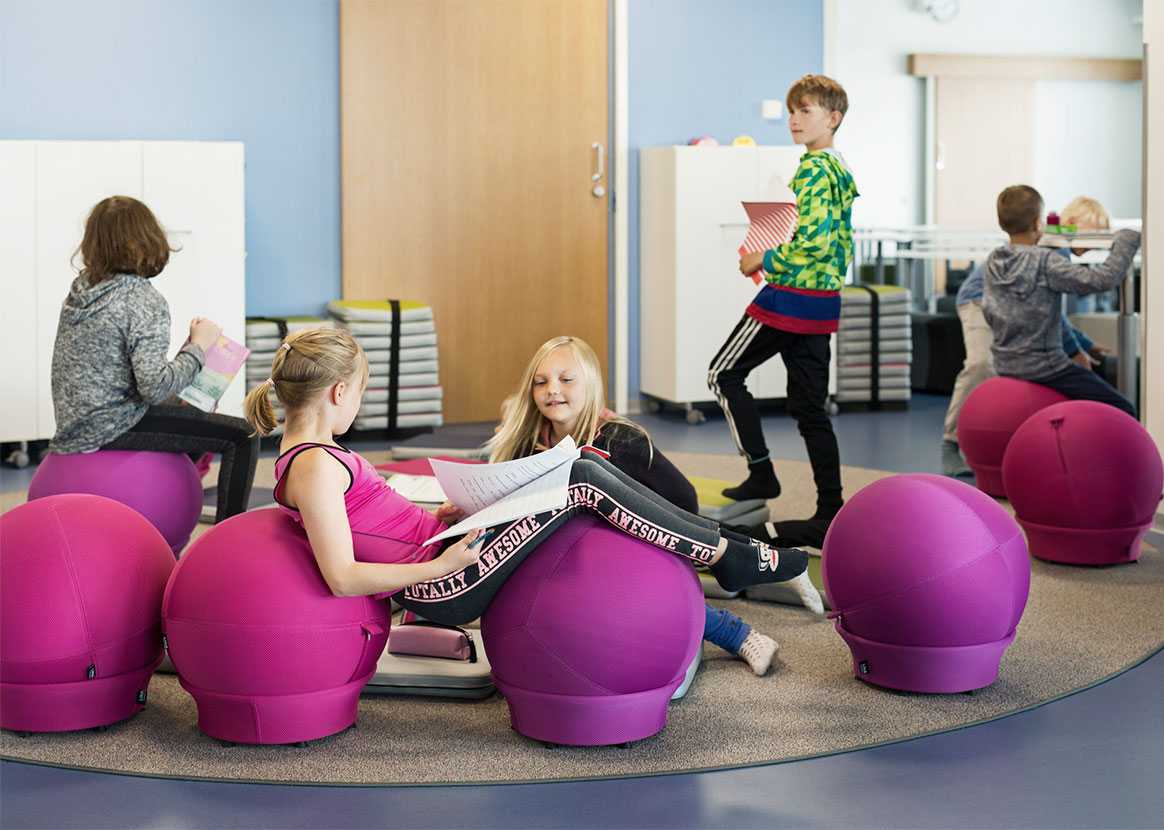 Pupils studying at Juteinikeskus in Hattula, Finland