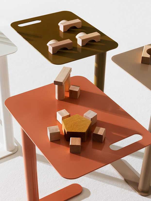 Wooden blocks on Trailer tables