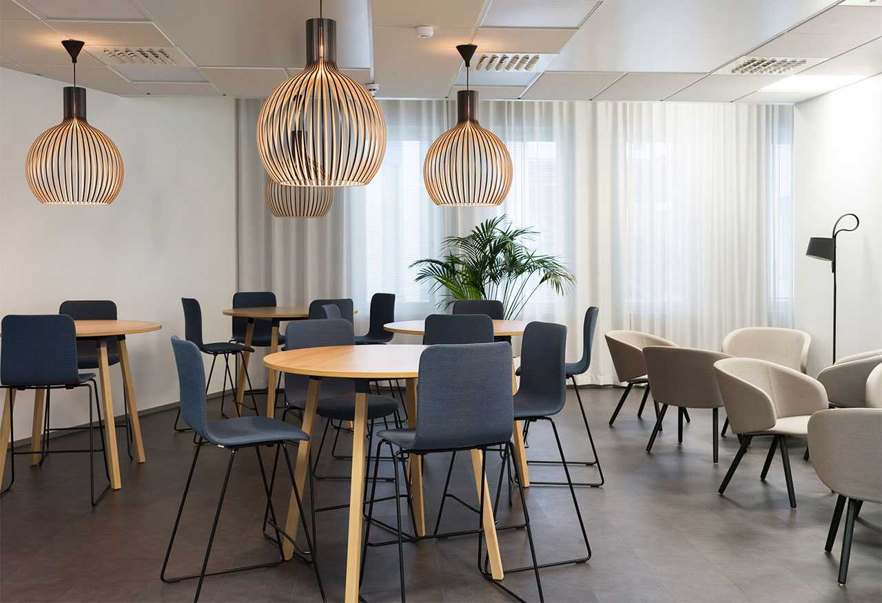 Sola chairs and Alku tables in the new premises of Alva-yhtiöt