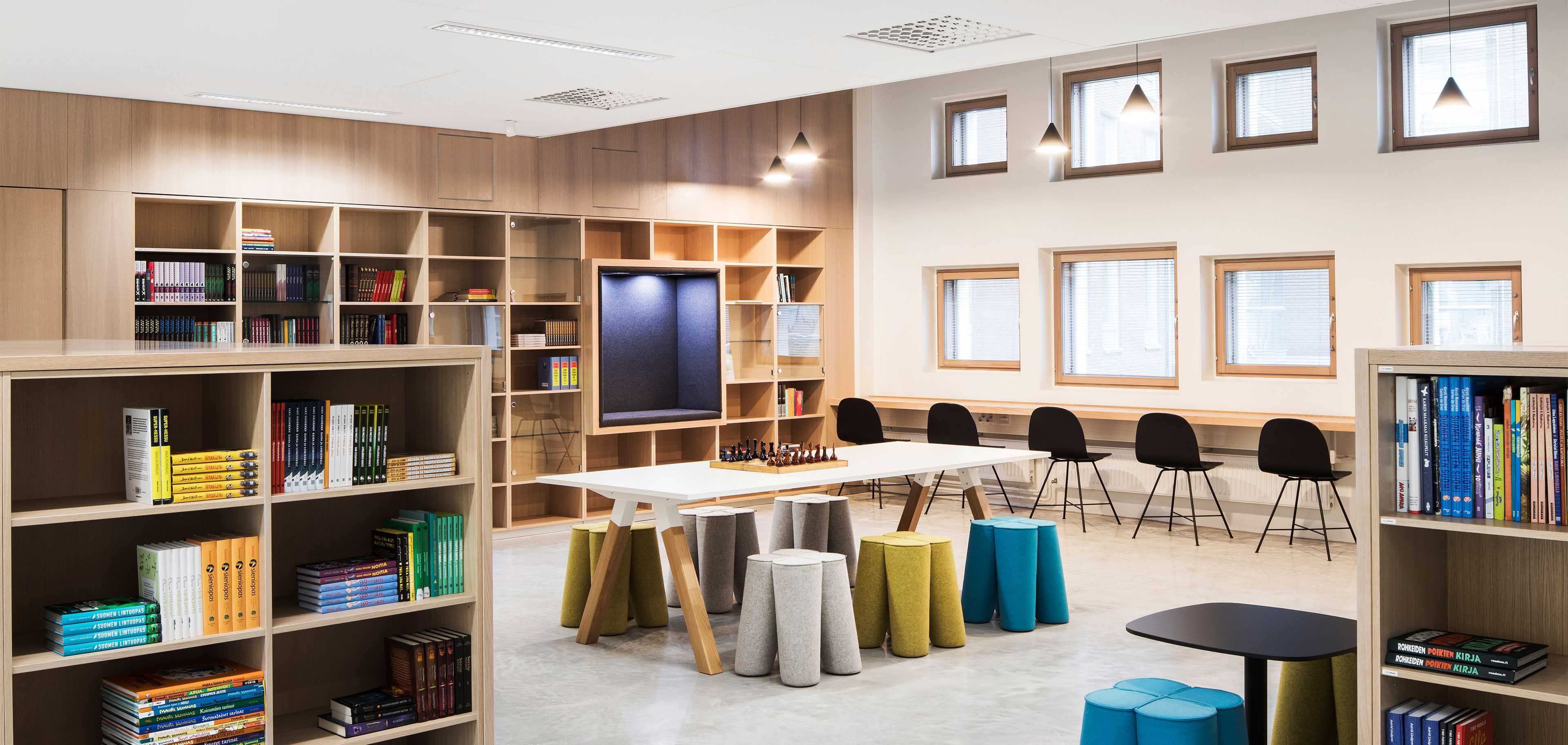 Martela's Frankie table in the Jätkäsaari comprehensive school in Helsinki