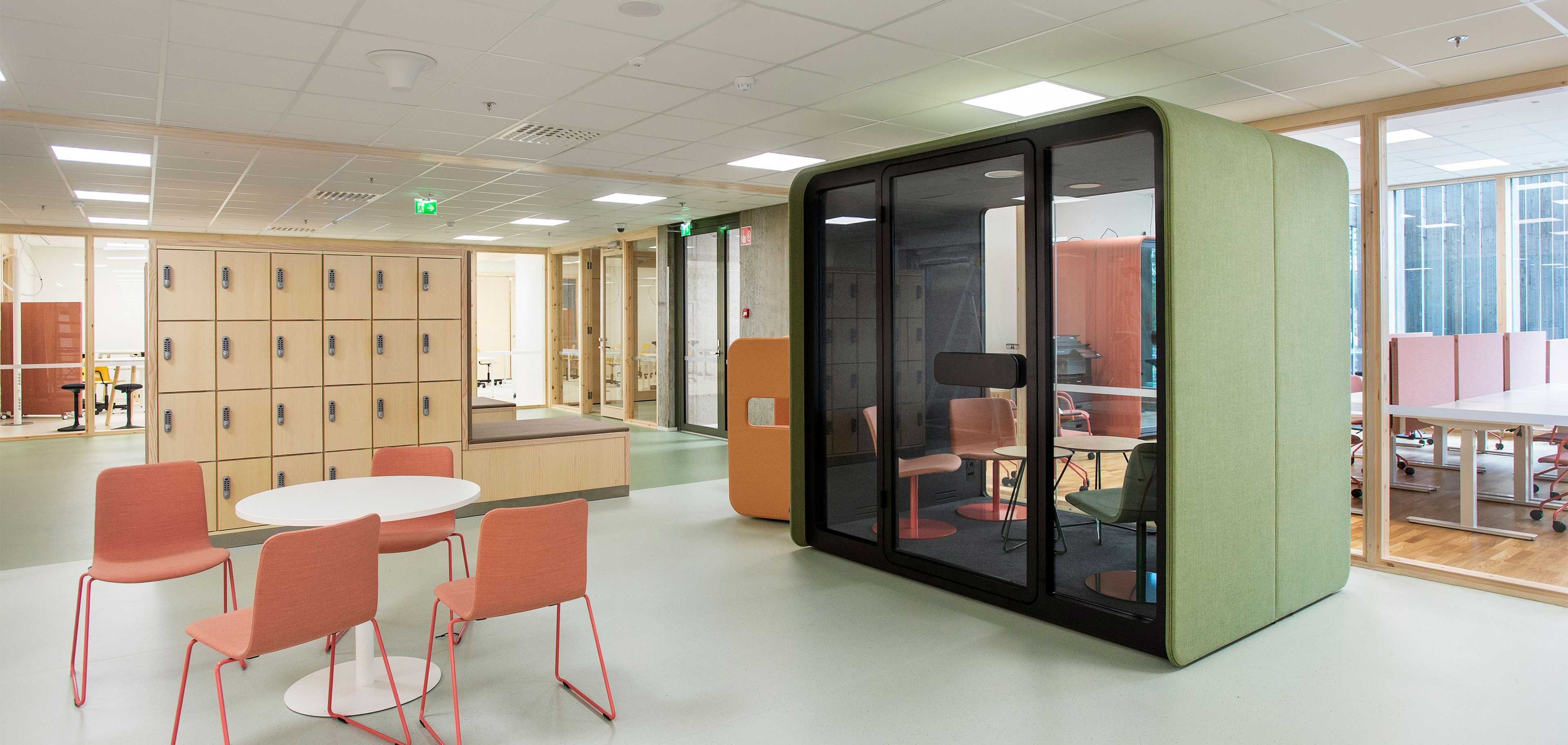 Lobby in Mansikkala school center