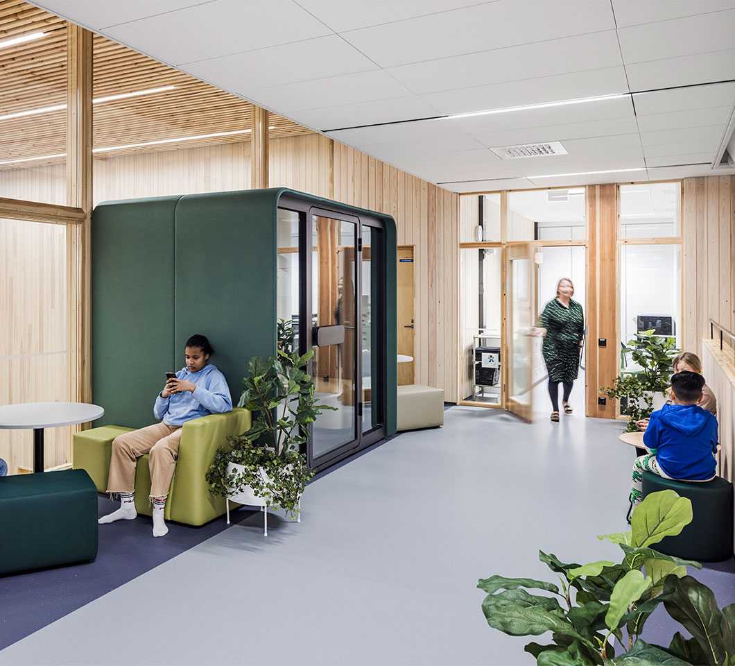 Pupils in the corridor of Kortepohja school