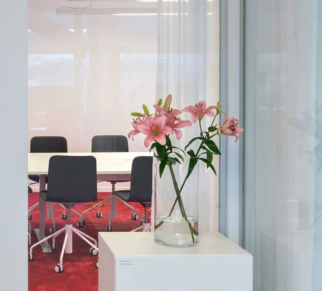 Pink flowers and Martela's Sola chairs and Frankie table at Vitec's office in Stockholm, Sweden
