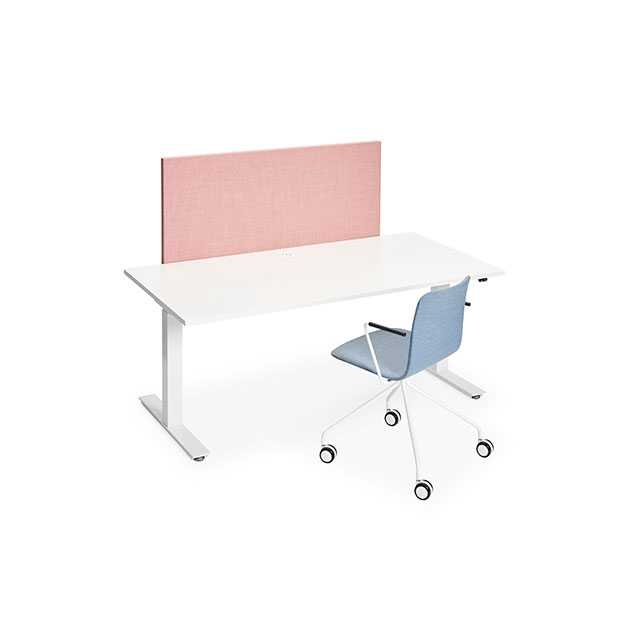 Pinta desk with a Sola chair