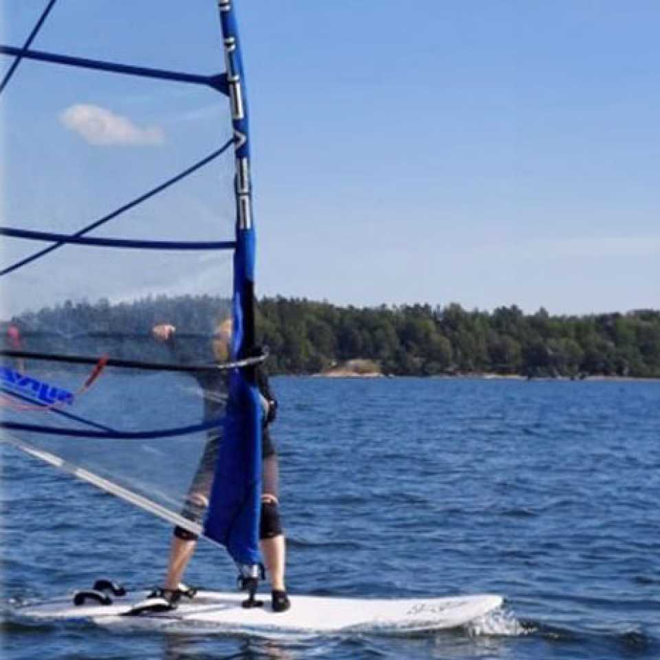 Suvi-Maarit windsurfing